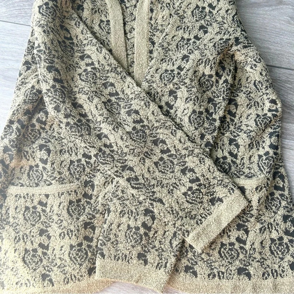 Jones New York Floral Pattern Cardigan Made in Hong Kong - Picture 8 of 12
